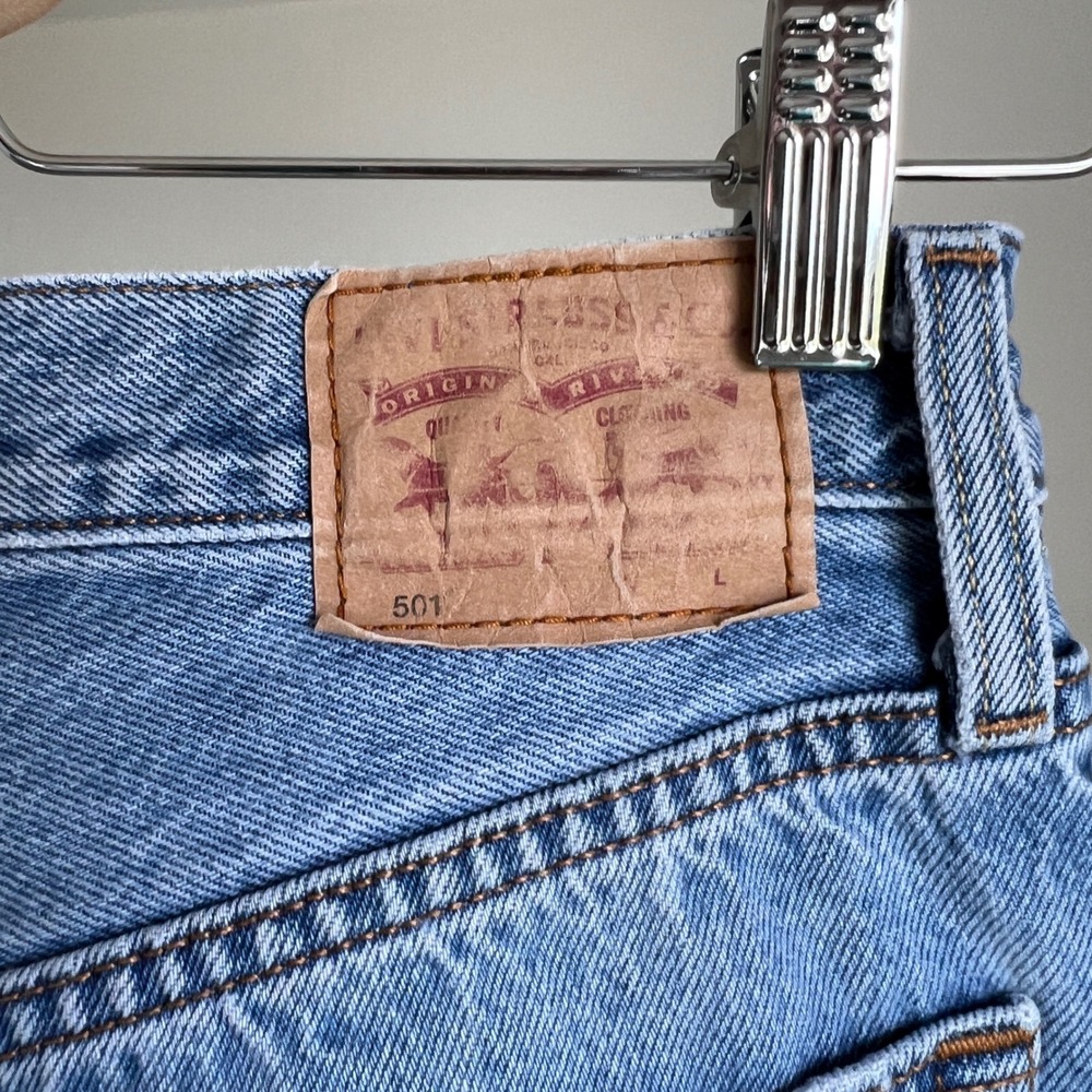 Levi's 501 Original Fit Jeans Size 26 Light Wash Straight Leg Denim Blue - Picture 5 of 8